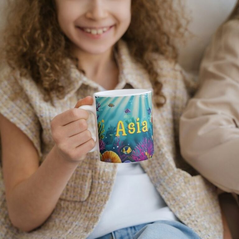 kubek z imieniem Syrenka Personalizowane prezenty ze zdjęciem Personalizowany kubek syrenka z imieniem i grafiką, idealny prezent dla miłośników morskich przygód. kubek ze zdjęciem