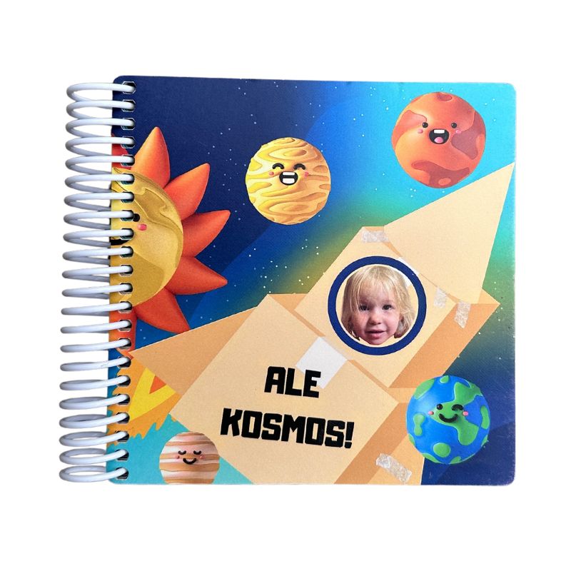 Personalizowana książka o kosmosie dla małego dziecka 1–3 lata. Sztywne strony, bindowanie na spirali