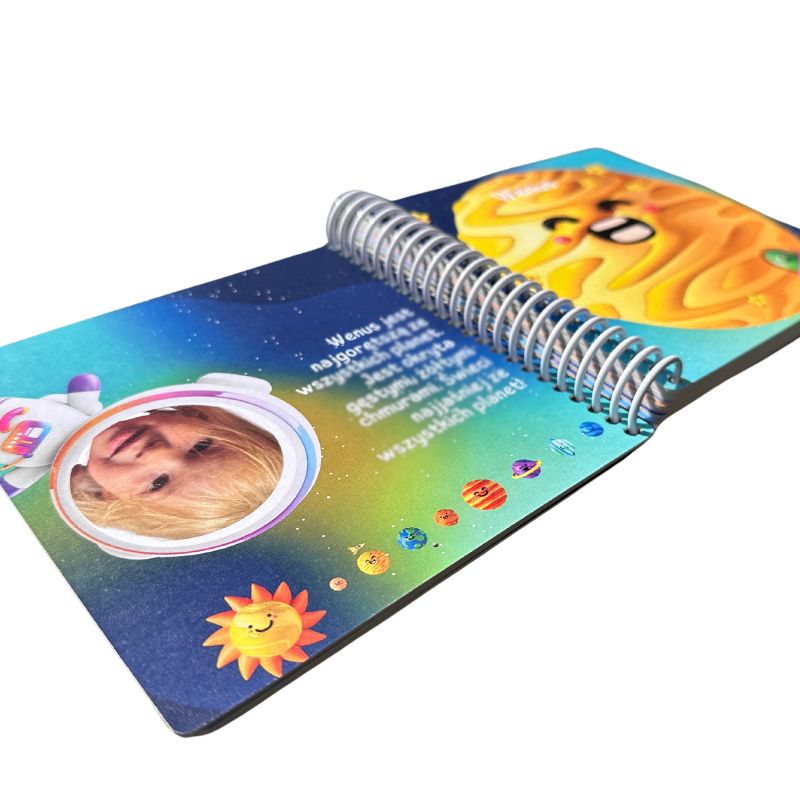 Personalizowana książka o kosmosie dla dwójki dzieci 1–3 lata. Sztywne strony, bindowanie na spirali