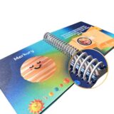 Personalizowana książka o kosmosie dla dwójki dzieci 1–3 lata. Sztywne strony, bindowanie na spirali