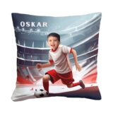 Personalizowana poduszka piłkarz z Twoim zdjęciem – idealny prezent dla małego fana piłki nożnej.