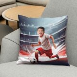 Personalizowana poduszka piłkarz z Twoim zdjęciem – idealny prezent dla małego fana piłki nożnej.