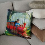 personalizowana poduszka pociąg w lesie z imieniem dziecka