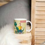 kubek dinozaur ze zdjęciem dziecka na żółtym tle