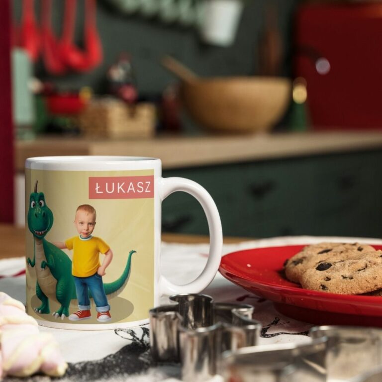 kubek dinozaur ze zdjęciem dziecka na żółtym tle