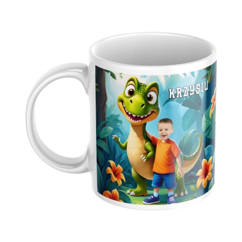 personalizowany kubek dinuś ze zdjęciem dziecka w bajkowej scenerii