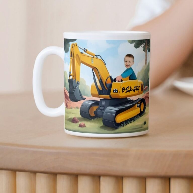 personalizowany kubek koparka ze zdjęciem dziecka i opcjonalnym imieniem na bajkowej grafice
