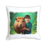 personalizowana poduszka z nadrukiem, poduszka z bajkową grafiką, pluszowa poduszka 45x45, poduszka z własnym zdjęciem, wyjątkowy prezent na każdą okazję, miękka poduszka dekoracyjna, poduszka na zamówienie, poduszka z kolorowym nadrukiem, trwała poduszka sublimacyjna, poduszka z kulką silikonową, poduszka dla dzieci z grafiką, poduszka personalizowana na prezent, poduszka z zamkiem do prania, szybka realizacja poduszki capibara