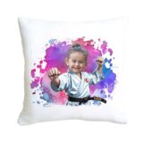 personalizowana poduszka z nadrukiem, poduszka z bajkową grafiką, pluszowa poduszka 45x45, poduszka z własnym zdjęciem, wyjątkowy prezent na każdą okazję, miękka poduszka dekoracyjna, poduszka na zamówienie, poduszka z kolorowym nadrukiem, trwała poduszka sublimacyjna, poduszka z kulką silikonową, poduszka dla dzieci z grafiką, poduszka personalizowana na prezent, poduszka z zamkiem do prania, szybka realizacja poduszki KARATE