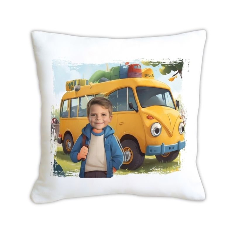 personalizowana poduszka z nadrukiem, poduszka z bajkową grafiką, pluszowa poduszka 45x45, poduszka z własnym zdjęciem, wyjątkowy prezent na każdą okazję, miękka poduszka dekoracyjna, poduszka na zamówienie, poduszka z kolorowym nadrukiem, trwała poduszka sublimacyjna, poduszka z kulką silikonową, poduszka dla dzieci z grafiką, poduszka personalizowana na prezent, poduszka z zamkiem do prania, szybka realizacja poduszki AUTOBUS