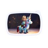 Personalizowana śniadaniówka z własnym zdjęciem JEDNOROŻEC to doskonałe rozwiązanie dla każdego, kto chce dodać odrobinę wyjątkowości do swoich posiłków.