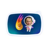 Personalizowana śniadaniówka z własnym zdjęciem kometa to doskonałe rozwiązanie dla każdego, kto chce dodać odrobinę wyjątkowości do swoich posiłków.