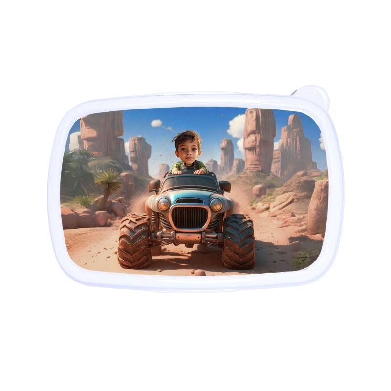 Śniadaniówka personalizowana monstertruck z bajkową grafiką i twarzą Twojego dziecka. Dostępna w kolorze białym, niebieskim lub różowym!