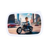 Personalizowana śniadaniówka z własnym zdjęciem MOTOR to doskonałe rozwiązanie dla każdego, kto chce dodać odrobinę wyjątkowości do swoich posiłków.