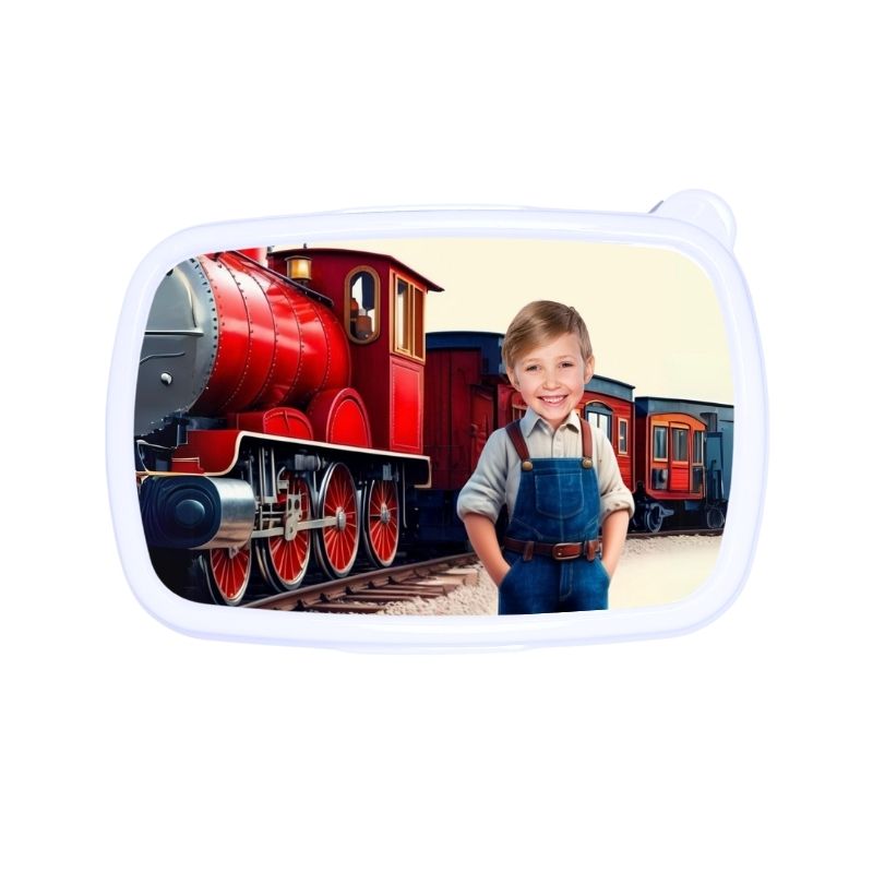 Śniadaniówka personalizowana CIUCHCIA z bajkową grafiką i twarzą Twojego dziecka. Dostępna w kolorze białym, niebieskim lub różowym!