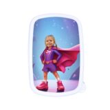 Śniadaniówka personalizowana SUPERBOHATERKA z bajkową grafiką i twarzą Twojego dziecka. Dostępna w kolorze białym, niebieskim lub różowym!