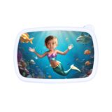 Śniadaniówka personalizowana SYRENKA z bajkową grafiką i twarzą Twojego dziecka. Dostępna w kolorze białym, niebieskim lub różowym!