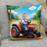 Poduszka ze zdjęciem traktorek – oryginalny prezent pełen emocji, który zachwyci fanów pojazdów i maszyn. Idealna na prezent na każdą okazję.