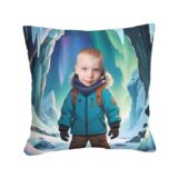 Poduszka ze zdjęciem zorza polarna – wyjątkowa personalizowana dekoracja z pięknym motywem zorzy polarnej. Idealny prezent na każdą okazję.