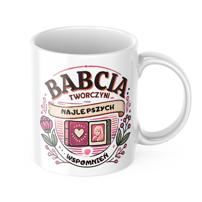Kubek dla babci z napisem "Babcia Twórczyni Najlepszych Wspomnień" ozdobiony kwiatowym motywem i albumem. Idealny prezent dla babci. Kubek dla babci twórczyni wspomnień
