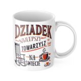 Kubek Dziadek Najlepszy Towarzysz z kolorową grafiką fotela bujanego, filiżanki kawy i serduszek. Idealny prezent na Dzień Dziadka.