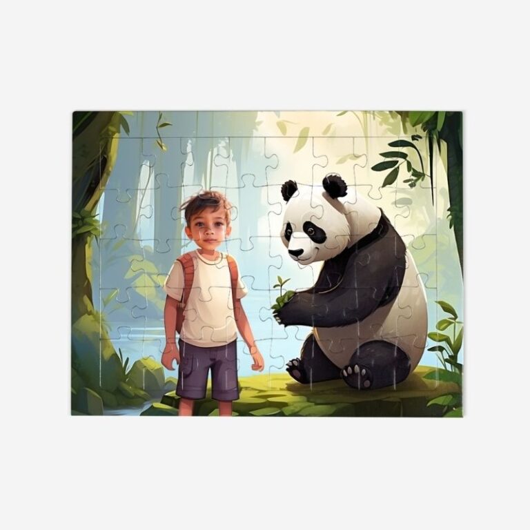 Puzzle panda – personalizowane puzzle z wizerunkiem dziecka i uroczą pandą w zielonej, egzotycznej scenerii.