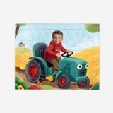 Personalizowane puzzle zielony traktor ze zdjęciem dziecka jako kierowcy.