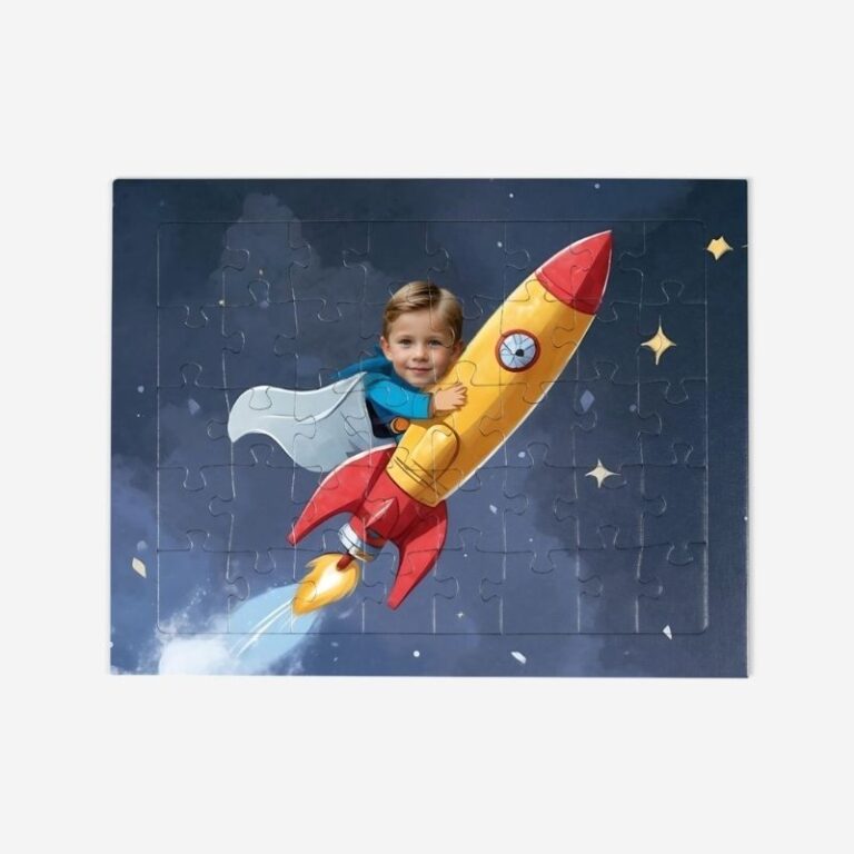Puzzle Rakieta – personalizowane puzzle z wizerunkiem dziecka jako superbohatera lecącego rakietą w kosmos.