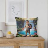 poduszka ze zdjęciem odkrywca – dziecko w dżungli na tle wodospadu