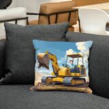 poduszka z twarzą dziecka koparka – prezent z grafiką budowy