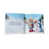 Personalizowana książka dla dziewczynki o miesiącach z kolorowymi ilustracjami i twarzą dziecka