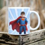 Personalizowany kubek SUPERBOHATER z Twoją twarzą i bajkową grafiką dla chłopca